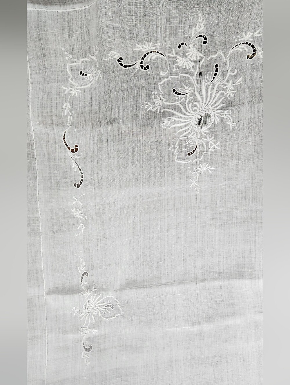 PREMIUM SHEER LINEN TABLECLOTH NICE EMBROIDERY - Picture 9 of 12